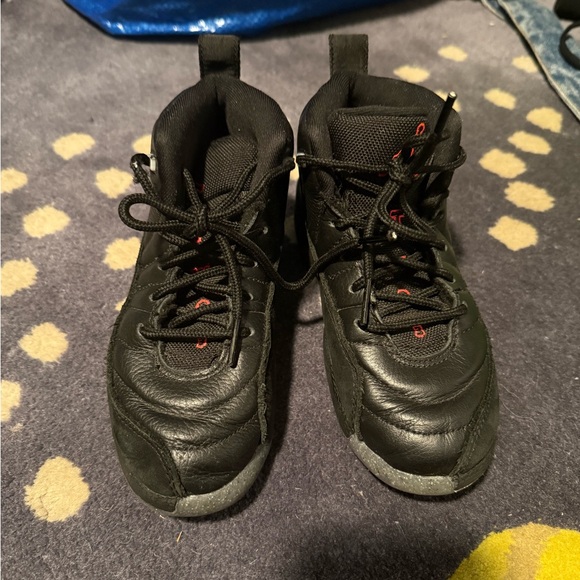 Little Kid's Jordan 12 Retro Utility Black/Black-Bright Crimson - Picture 5 of 6